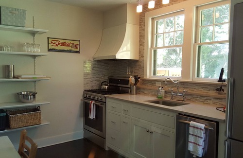 Village of East Hampton Cottage | Quintessential Summer Cottage. Walk To Train & Town. Bike To Ocean Beaches.