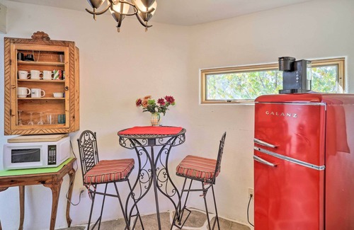 Santa Cruz Apartment | Quirky Santa Cruz Studio w/Shared Courtyard!