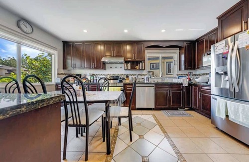 Richmond House | Quite House Family Central AC near Airport