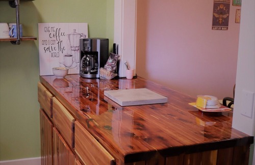 Eureka Springs House | Quonset Hut Glamping in Style: 5 minutes from Kings River