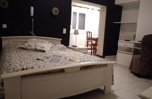 Caussade Hotel | Résidence Hôtel Larroque