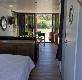 Gallician Boat Rental | Rêves d'Ô en Camargue, clim réversible, parc naturel