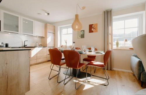 Lohme House | Rügenvilla im Glück - mit Wellnessbereich und Kamin. Hunde willkommen