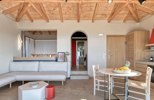 Kavallos Apartment | R 250 Luxury Suite With Private Pool Sea Views of the Ionian Breakfast Inc