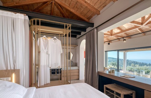 Kavallos Apartment | R 250 Luxury Suite With Private Pool Sea Views of the Ionian Breakfast Inc