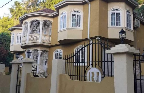 River Oaks House | R & J Roost
