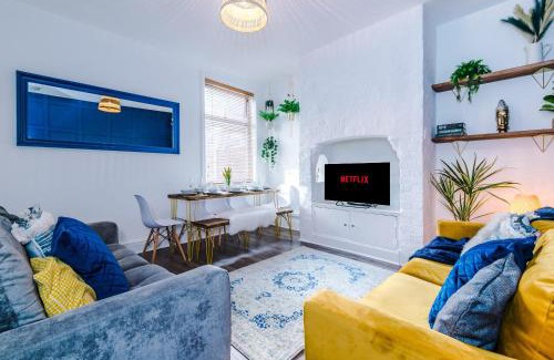 Eccles House | R&R at a Character Victorian Home (Free Parking)