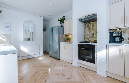 Eccles House | R&R Character Victorian 4-Bedroom Home