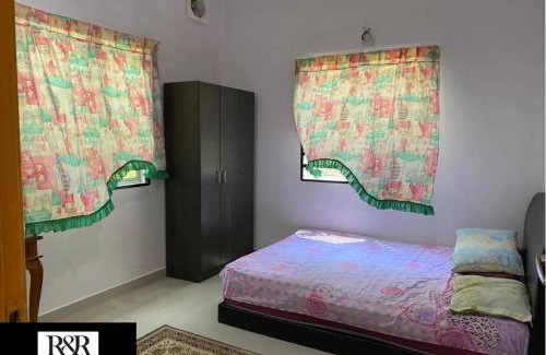 Tanjung Karang House | R & R HOMESTAY
