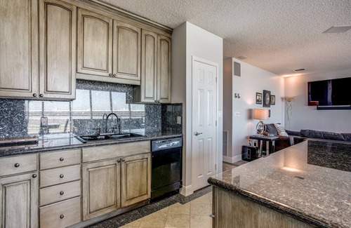 Denton County Condo | Racecondo.com is the perfect, upscale Shake N Bake adventure location, for all!