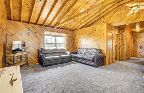 West Columbia House | Racine Vacation Rental 25 Mi to Athens!