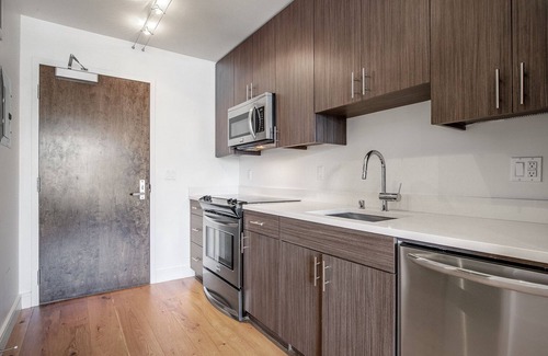 South of Market Apartment | Rad South Park Studio w/Cafe on GF near Caltrain by Blueground