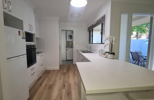Cams Wharf Apartment | Raffertys Resort