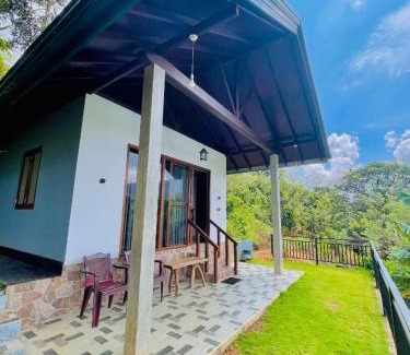 Deniyaya Apartment | Rainforest Border Edge