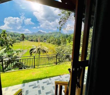 Deniyaya Apartment | Rainforest Border Edge
