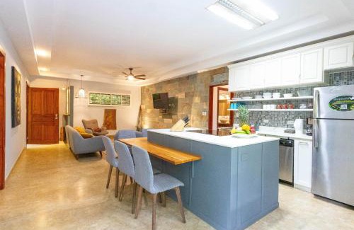 Quepos House | Rainforest Gem 2BR Aracari Villa with Private Pool AC Wi-Fi