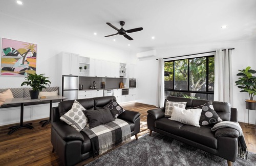 Springbrook House | Rainforest Luxurious Oasis: 1BR Villa Free Wi-Fi