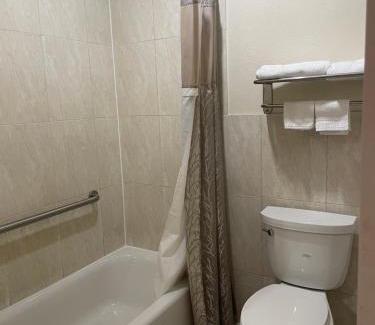 Willow Meadows/Willowbend Area Hotel | Raintree Inn and Suites