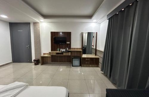 IMT Manesar Hotel | Raj Residency New