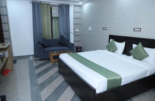 IMT Manesar Hotel | Raj Residency New