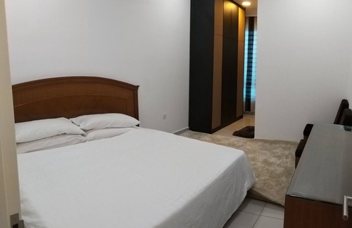 Bandar Sri Sendayan House | Raja residence 4R4B guest house near d'tempat country club
