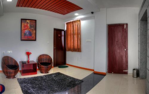 Vijayanagar 1st Stage Hotel | Rajmahal Inn