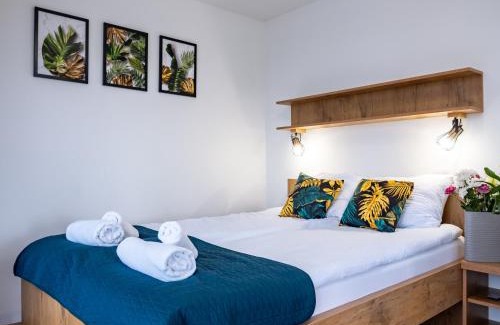 Mieroszow House | Rajska polana Domki PREMIUM ,na odludziu z prywatną BALIĄ z jacuzzi i sauną ,Cisza,rowery elektryczne,góry,astroprzygoda,- Adršpach, Skalne Miasto, Zamek Książ,Andrzejówka,Karpacz, Śnieżka,Janskie Laznie,Pec