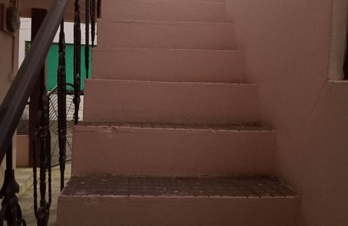 Ujjain House | Rajtaru Home Stay - Stay at the posh and peace full place of the city.