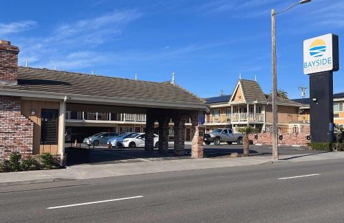 Downtown Hotel | Ramada Bayside Inn & Suites Eureka