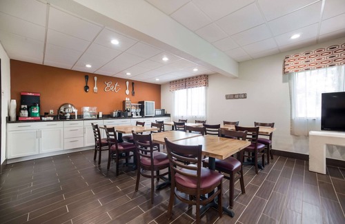 Effingham Hotel | Ramada by Wyndham Effingham