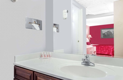 Henderson Hotel | Ramada by Wyndham Henderson/Evansville