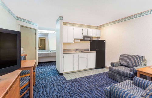 Kent Hotel | Ramada by Wyndham Kent Seattle Area