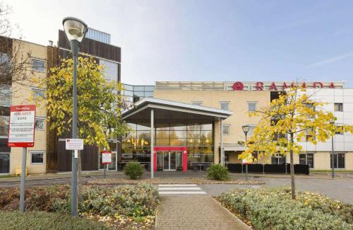 Whittington Hotel | Ramada London North