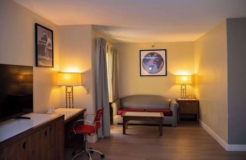 Garden Grove Hotel | Ramada Plaza by Wyndham Garden Grove/Anaheim South