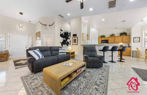 Albuquerque House | Rancho de los Sueños with Hot Tub - An Irvie Home