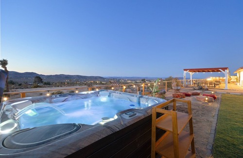 Joshua Tree House | 🌟🌵 Rancho Nopales JT - Pool, Hot Tub, Hammocks, Fast Wifi + Views! 🌵🌟