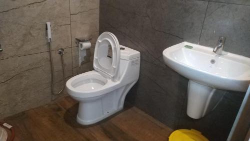 Irinjalakuda Apartment | Randukai Farm House