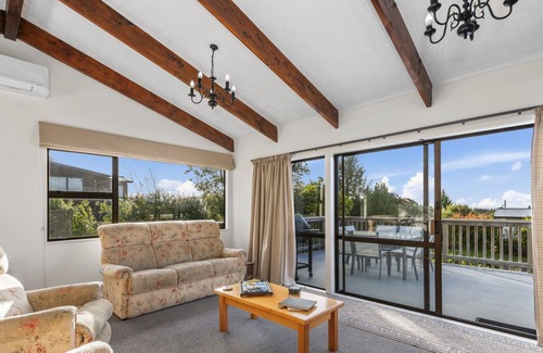 Motuoapa House | RANGIMOANA REST - MOTUOAPA HOLIDAY HOME, family friendly in Motuoapa