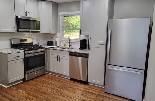 Atlanta House | RARE FIND! Heated Pool & Spa Near ATL City Center