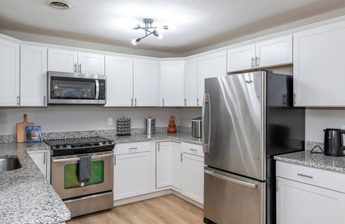 Englewood House | RARE FIND! Remodeled Ranch, near Airport