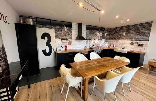 Reims City Centre House | Rare ! LOFT Atypique Centre-Ville Parking Jardin