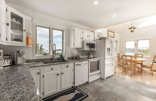 Port Clyde Cottage | Raspberry Cottage: Above Port Clyde Village, Ocean Front Cottage, with Views of the Harbor