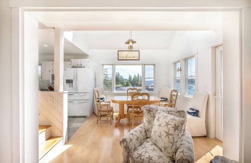 Port Clyde Cottage | Raspberry Cottage: Above Port Clyde Village, Ocean Front Cottage, with Views of the Harbor