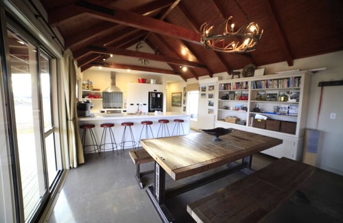 Ben Ohau House | Raspberry Hut, Huge Spaces & Panoramic Views