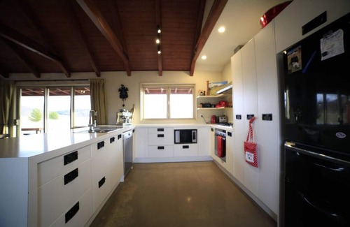 Ben Ohau House | Raspberry Hut, Huge Spaces & Panoramic Views