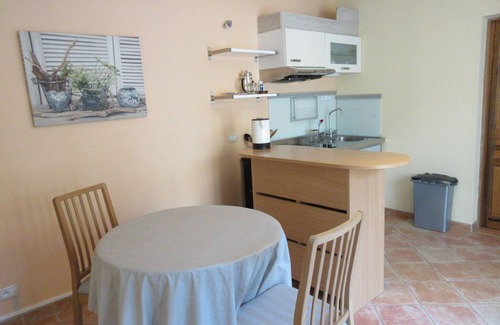 Le Barroux Apartment | "Rasteau", a nice gite for 2 in a superb environment