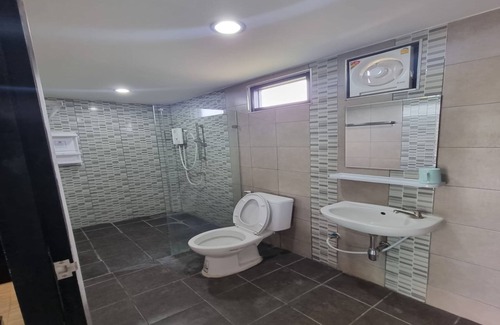 Ang Thong Hotel | Ratchapruek DC Resort Angthong