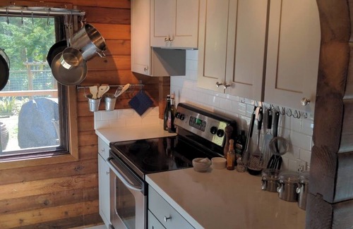 North Bend House | Rattlesnake Lake Area Cedar Cabin. Direct Access to Trails. Pet Friendly.