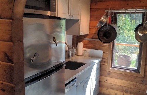 North Bend House | Rattlesnake Lake Area Cedar Cabin. Direct Access to Trails. Pet Friendly.