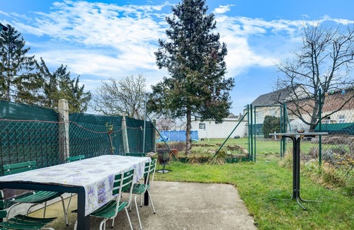 Hohenau an der March House | Ravishing apartment in Hohenau an der March with garden and garage